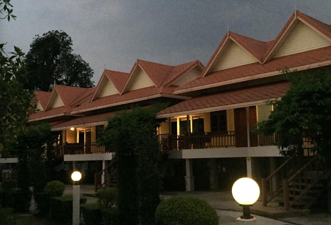 Maeping Mango Riverside Resort Kamphaeng Phet Esterno foto