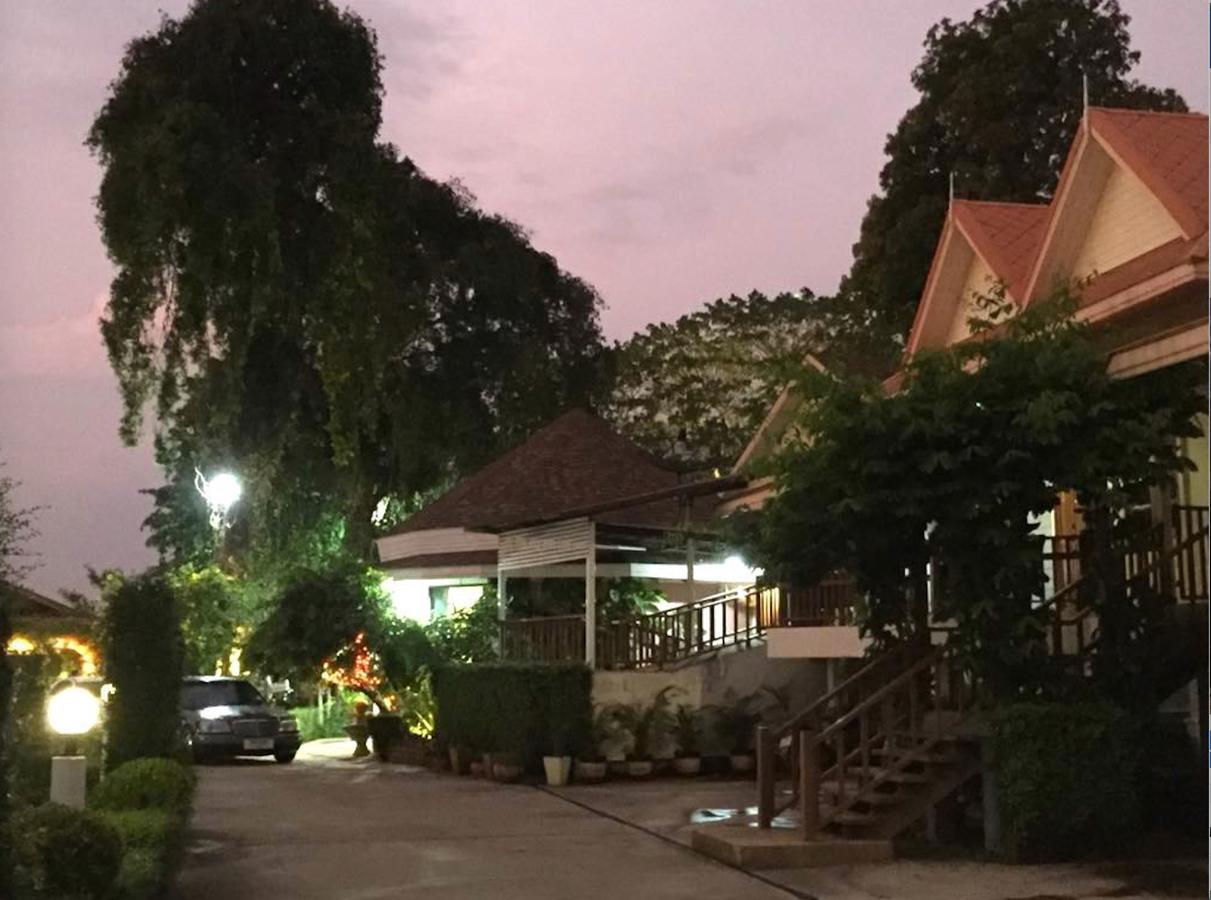 Maeping Mango Riverside Resort Kamphaeng Phet Esterno foto