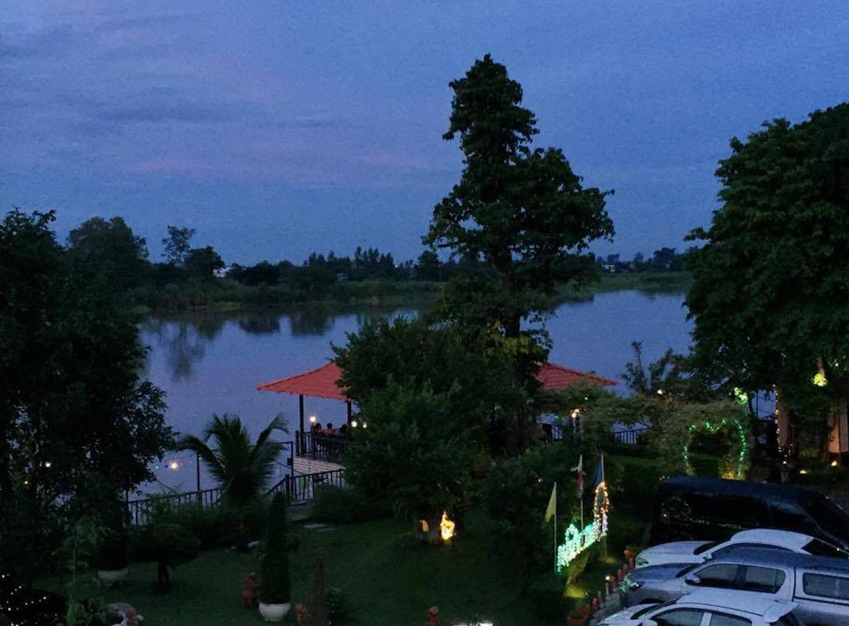 Maeping Mango Riverside Resort Kamphaeng Phet Esterno foto